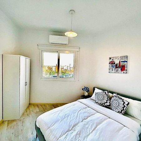 Mina 53 Apartment Ларнака Екстериор снимка